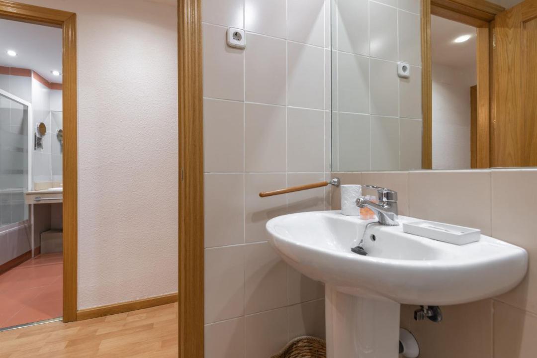 2 Bedrooms 2 Bathrooms Furnished - Malsana - With Pool - Mintystay มาดริด ภายนอก รูปภาพ
