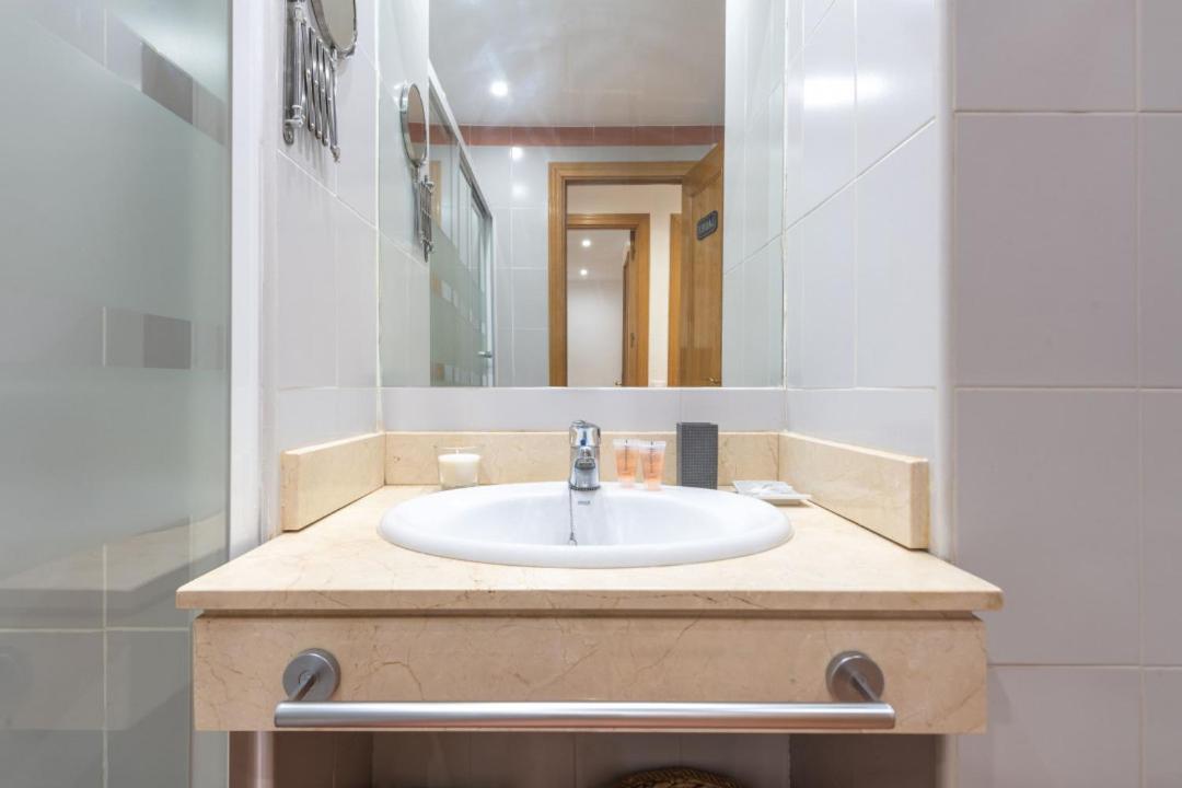 2 Bedrooms 2 Bathrooms Furnished - Malsana - With Pool - Mintystay มาดริด ภายนอก รูปภาพ
